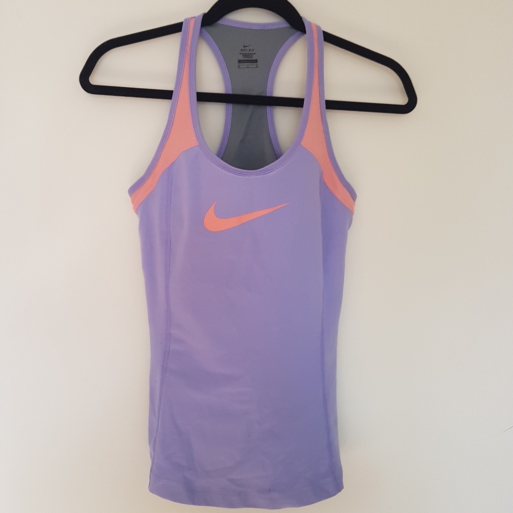 Top / Nike